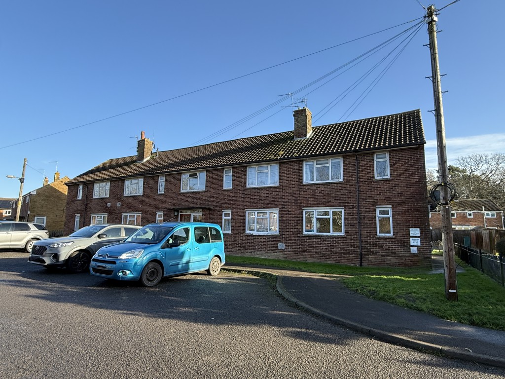 Lot: 122 - GROUND FLOOR FLAT FOR IMPROVEMENT - View of Block with Flat for Improvement